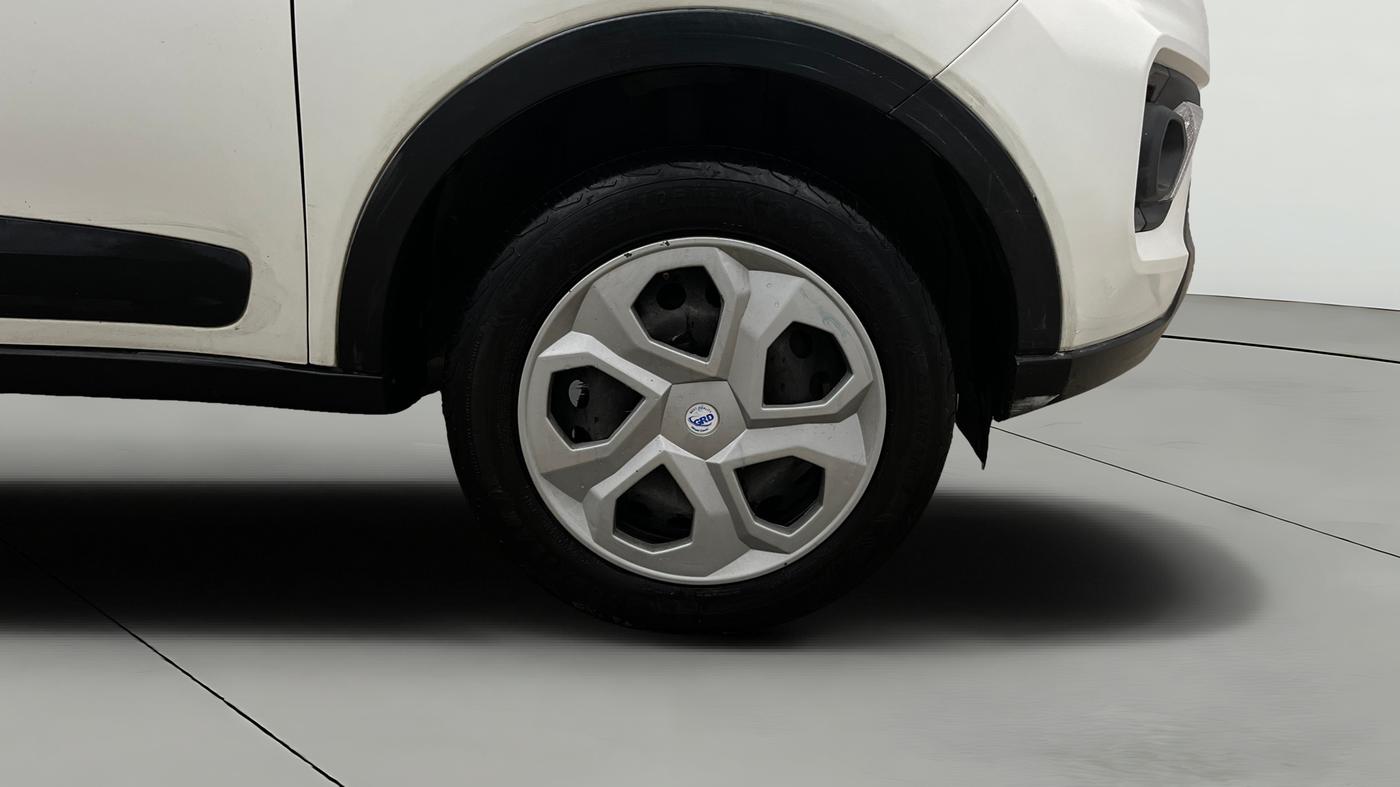 2021 Tata NEXON XM PETROL, Petrol, Manual, 52,462 km, Right Front Wheel