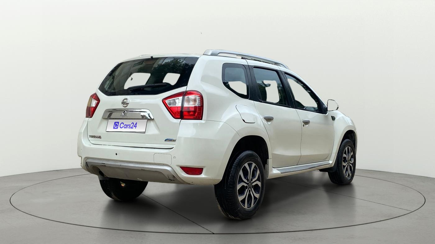 2017 Nissan Terrano XV D PREMIUM AMT, Diesel, Automatic, 1,02,165 km, Right Back Diagonal