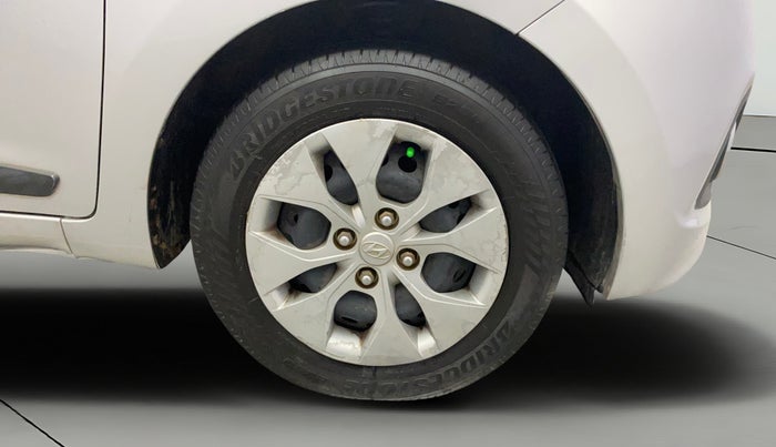 2015 Hyundai Xcent S 1.2, Petrol, Manual, 1,00,905 km, Right Front Wheel