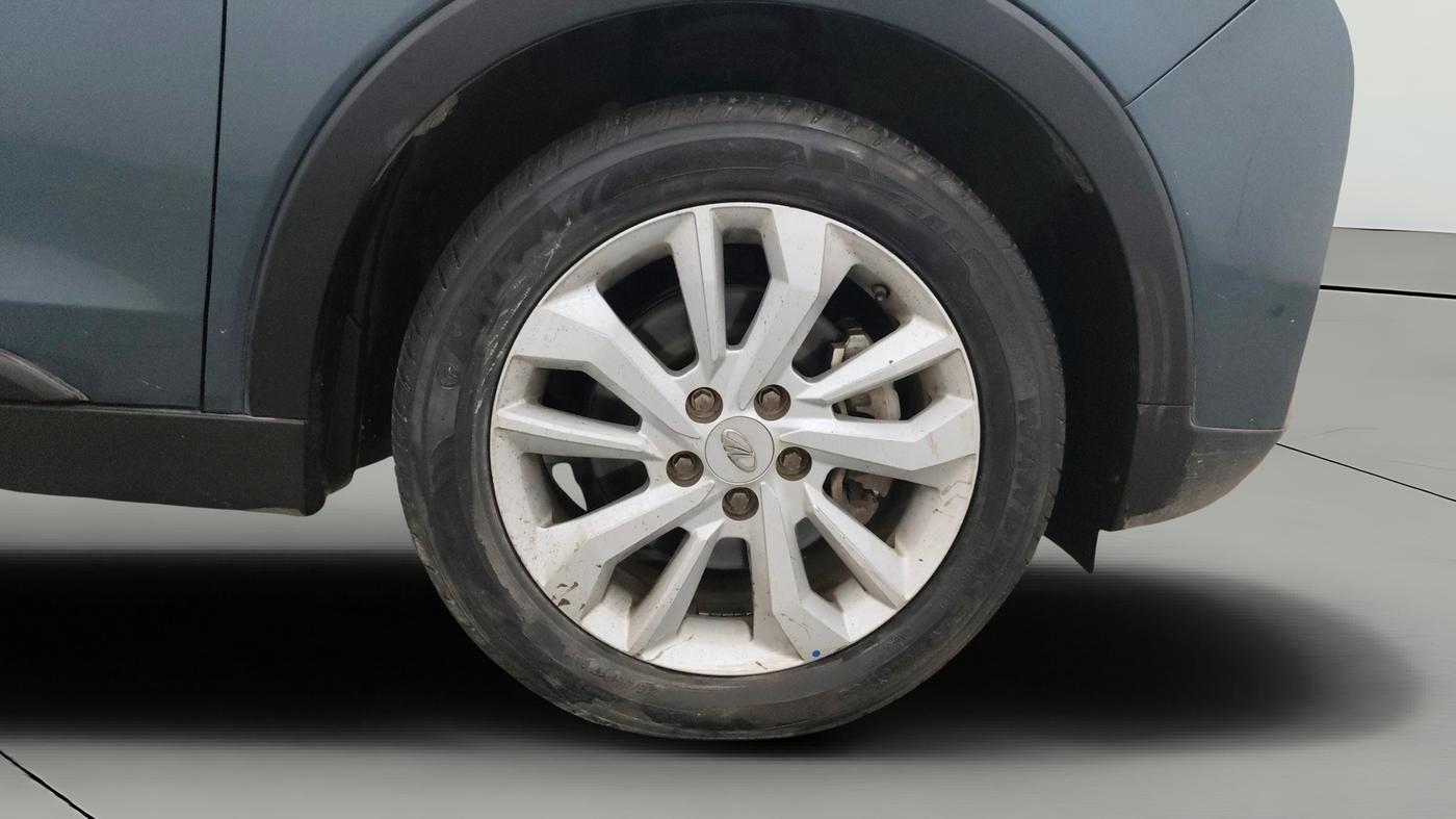 2021 Mahindra XUV300 W8 1.2 PETROL, Petrol, Manual, 53,989 km, Right Front Wheel