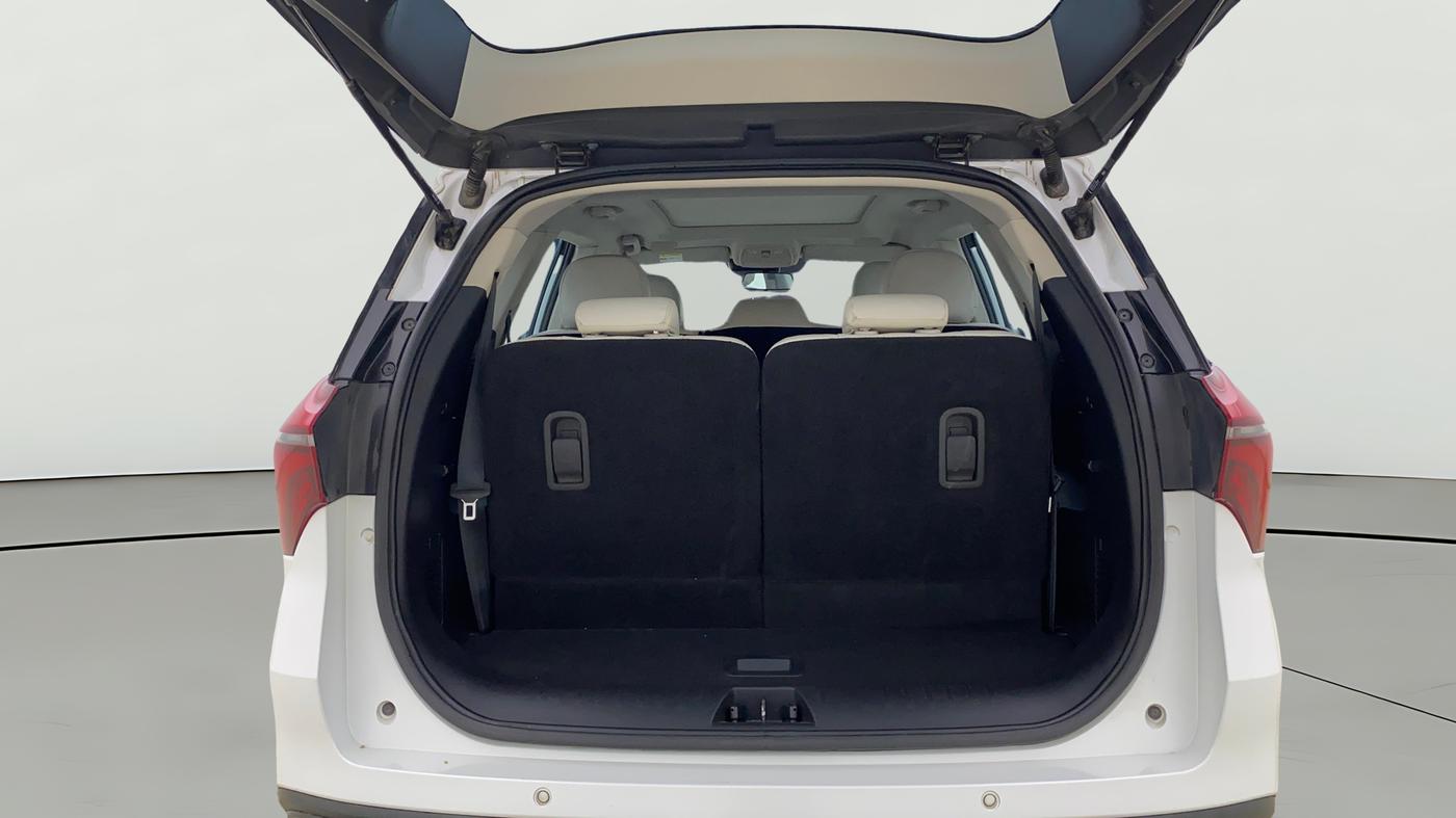 2022 Mahindra XUV700 AX 7 LUXURY P AT 7 STR, Petrol, Automatic, 63,719 km, Boot Open Zoomed View