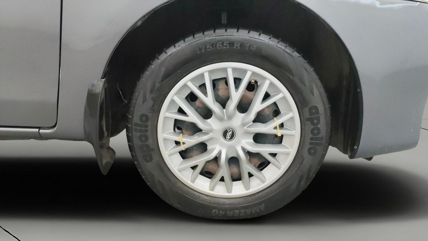 2013 Toyota Etios Liva G, Petrol, Manual, 65,995 km, Right Front Wheel