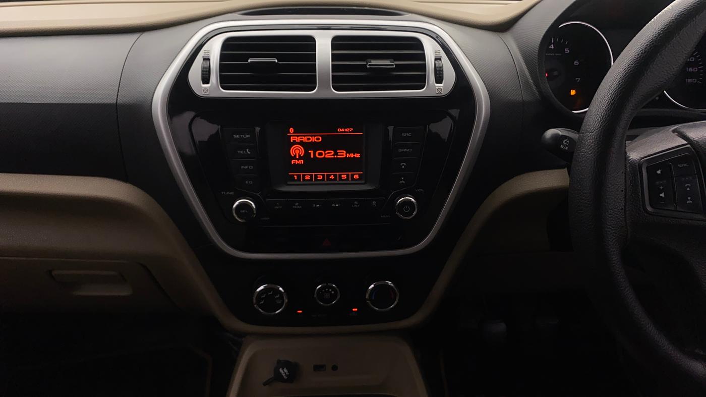 2016 Mahindra TUV300 T8, Diesel, Manual, 1,05,355 km, Air Conditioner
