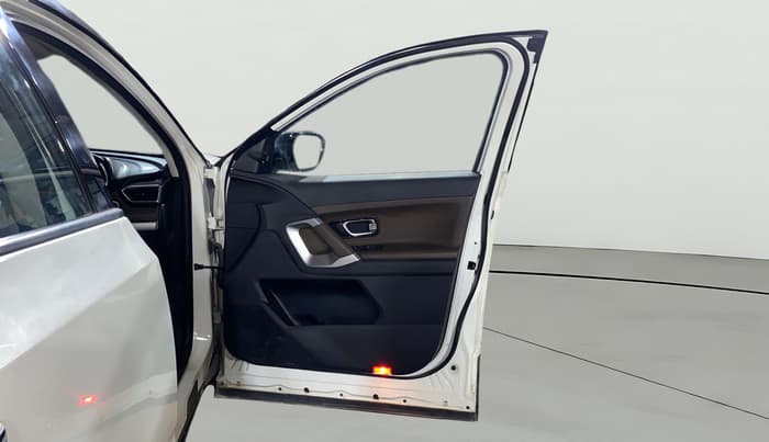 2022 Tata Harrier XZ PLUS 2.0L, Diesel, Manual, 54,928 km, RHS Front Door