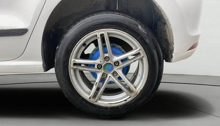 2015 Volkswagen Polo COMFORTLINE 1.2L, Petrol, Manual, 1,02,403 km, Left Rear Wheel