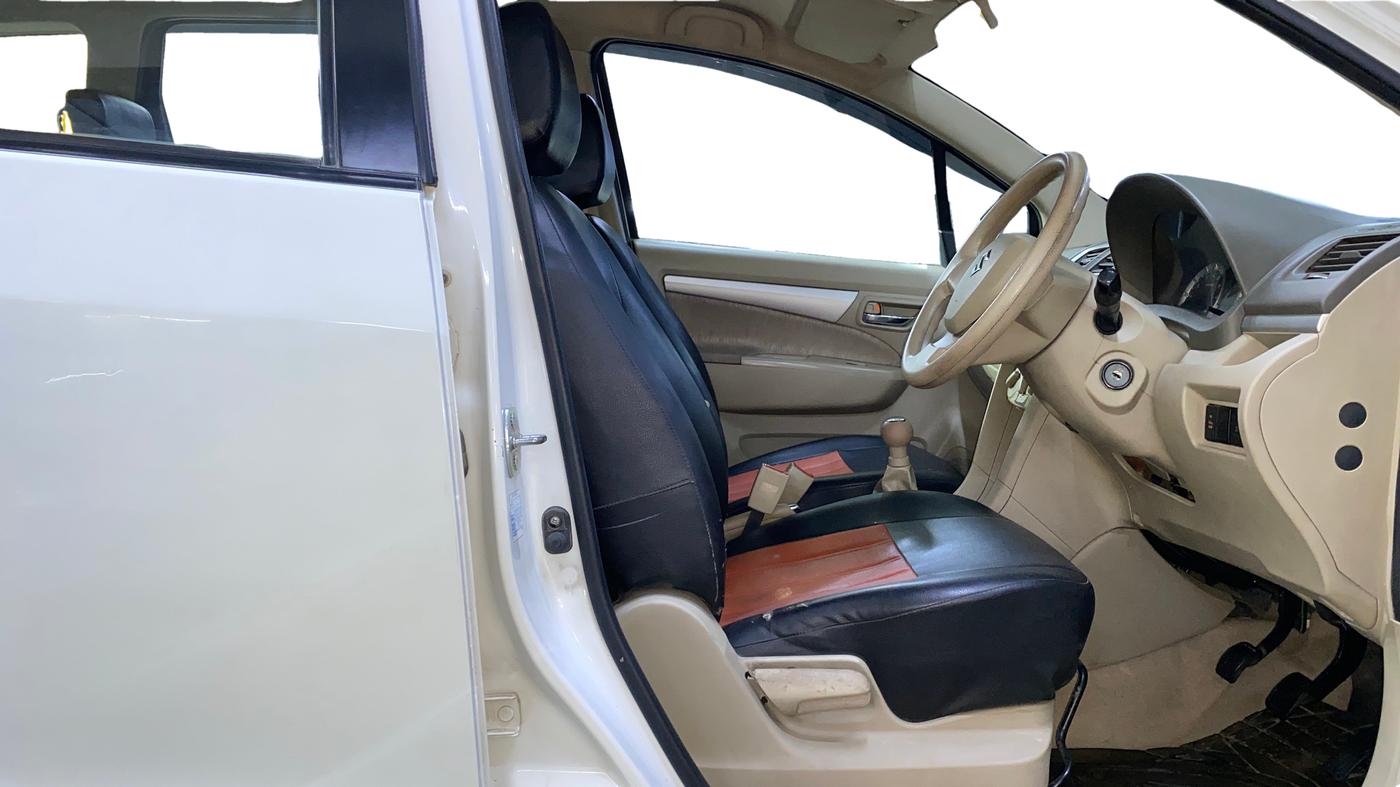 2013 Maruti Ertiga VXI, Petrol, Manual, 47,107 km, Right Side Front Door Cabin