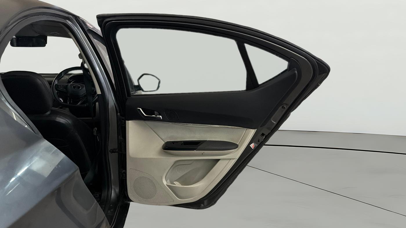 2024 Tata TIGOR XZA Plus iCNG , CNG, Automatic, 32,813 km, RHS Rear Door