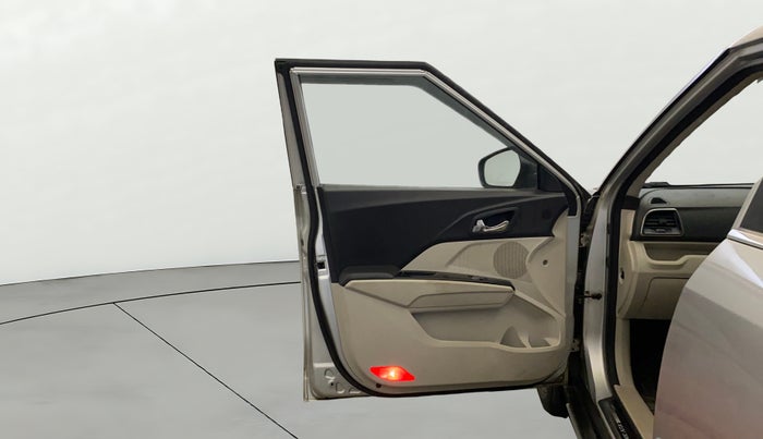 2019 Mahindra XUV300 W8 (O) 1.2 PETROL, Petrol, Manual, 82,450 km, LHS Front Door