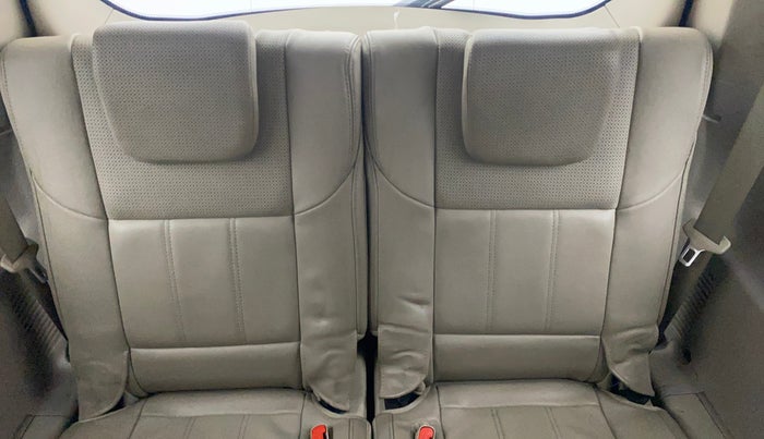 2017 Mahindra XUV500 W10 AT, Diesel, Automatic, 90,254 km, Third Seat Row ( optional )