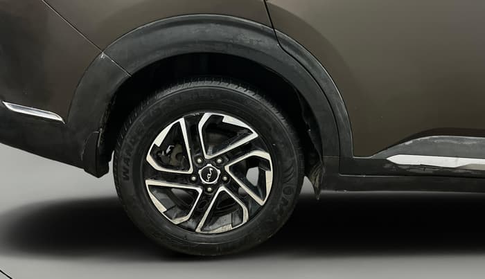 2022 KIA CARENS LUXURY PLUS 1.4 PETROL 7 STR, Petrol, Manual, 37,223 km, Right Rear Wheel