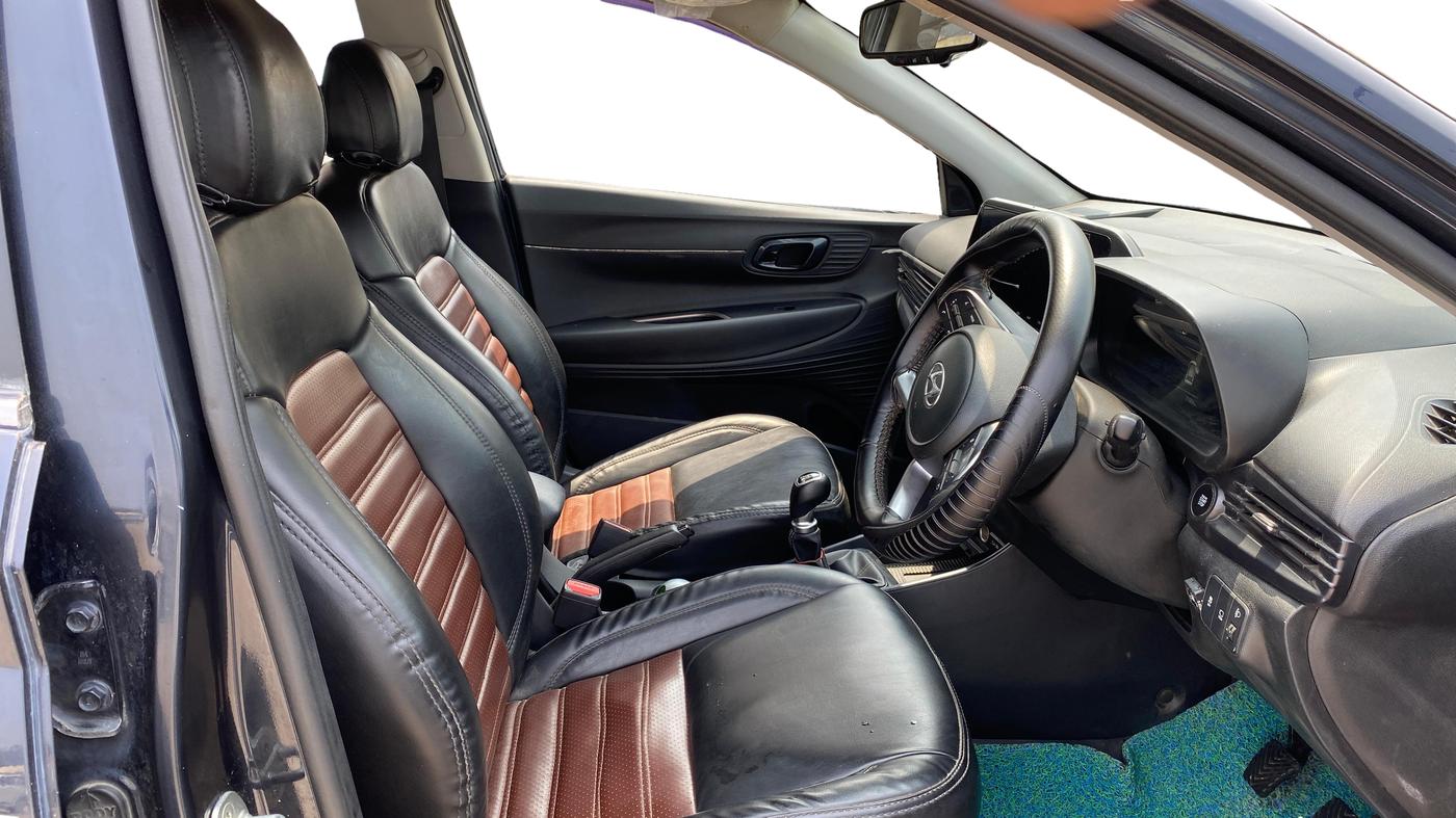 2021 Hyundai NEW I20 ASTA (O) 1.2 MT, CNG, Manual, 71,497 km, Right Side Front Door Cabin