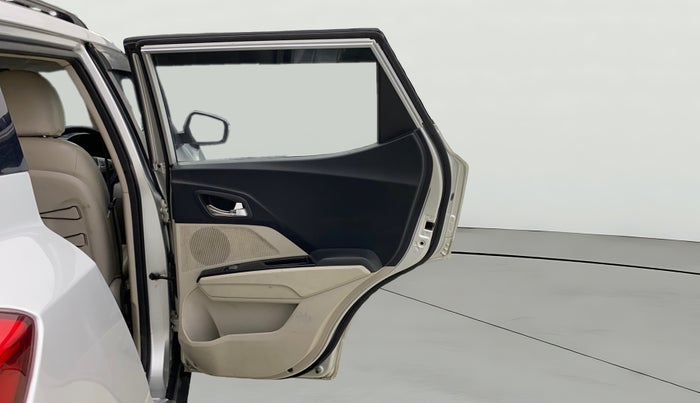 2020 Mahindra XUV300 W8 (O) 1.2 PETROL, Petrol, Manual, 1,03,497 km, RHS Rear Door