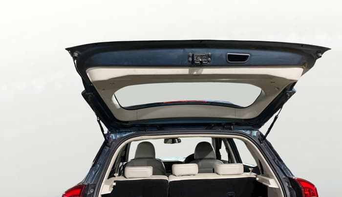 2021 Mahindra XUV300 W8 (O) 1.2 PETROL, Petrol, Manual, 93,983 km, Boot Door Open