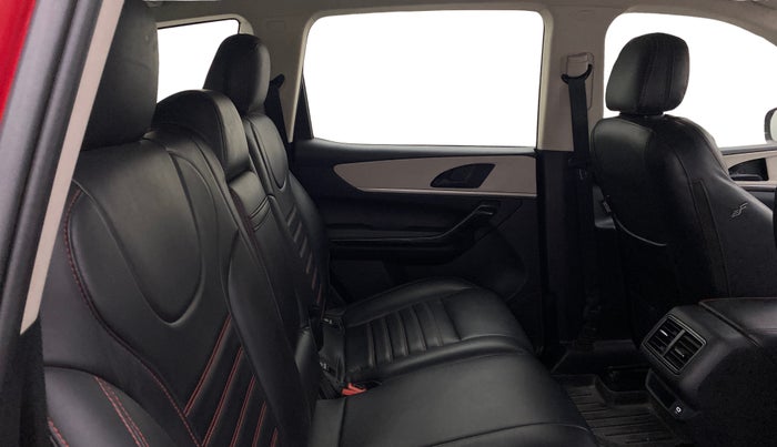 2022 Mahindra XUV700 AX 5 D MT 7 STR, Diesel, Manual, 59,650 km, Right Side Rear Door Cabin