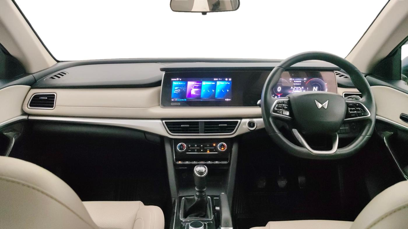 2021 Mahindra XUV700 AX 7 P MT 7 STR, Petrol, Manual, 37,871 km, Dashboard