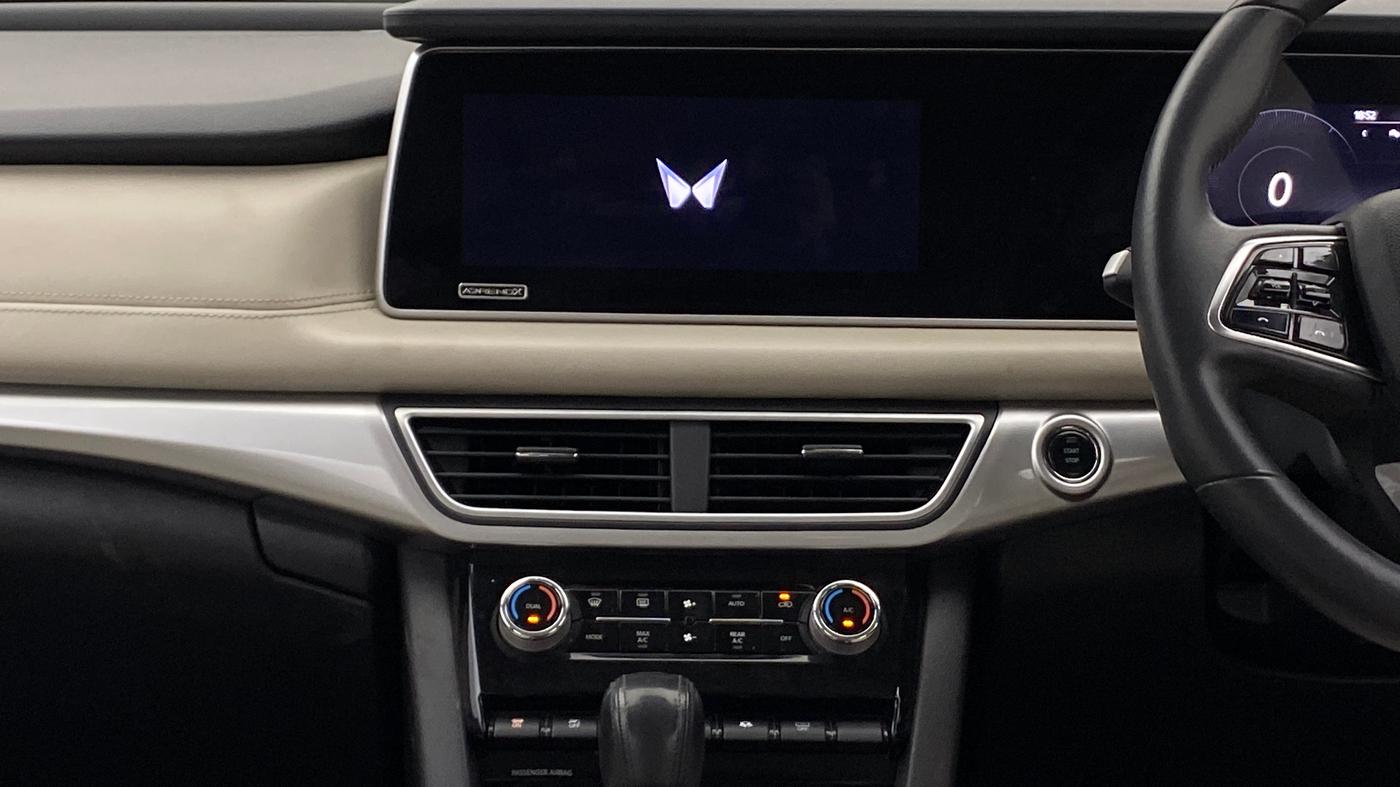 2021 Mahindra XUV700 AX 7 LUXURY P AT 7 STR, Petrol, Automatic, 79,856 km, Air Conditioner
