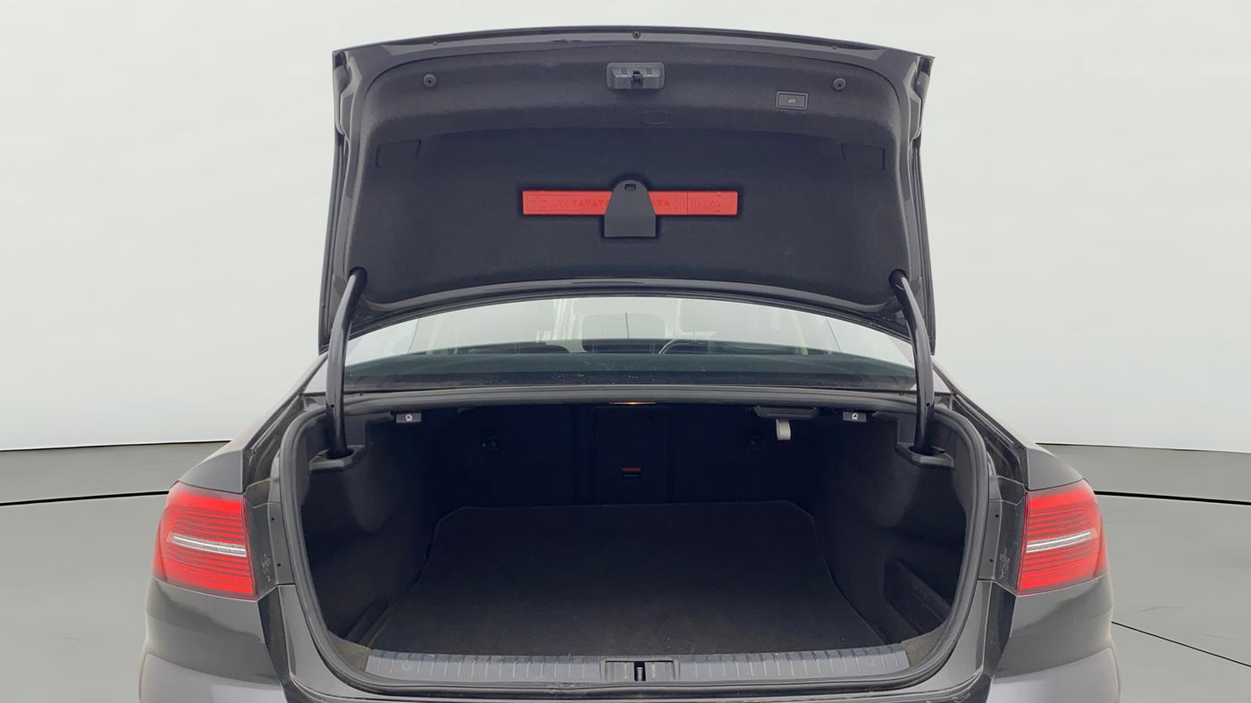 2018 Volkswagen Passat HIGHLINE DSG, Diesel, Automatic, 1,08,680 km, Boot Open Zoomed View