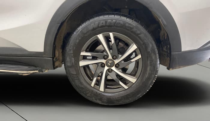 2022 Mahindra XUV700 AX 5 P MT 5 STR, Petrol, Manual, 46,675 km, Left Rear Wheel