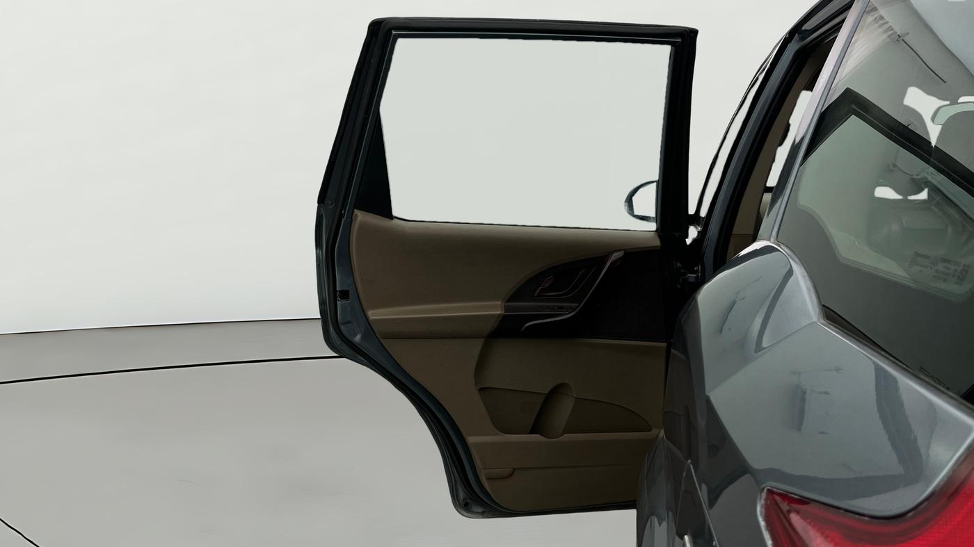 2014 Mahindra XUV500 W4, Diesel, Manual, 58,285 km, LHS Rear Door