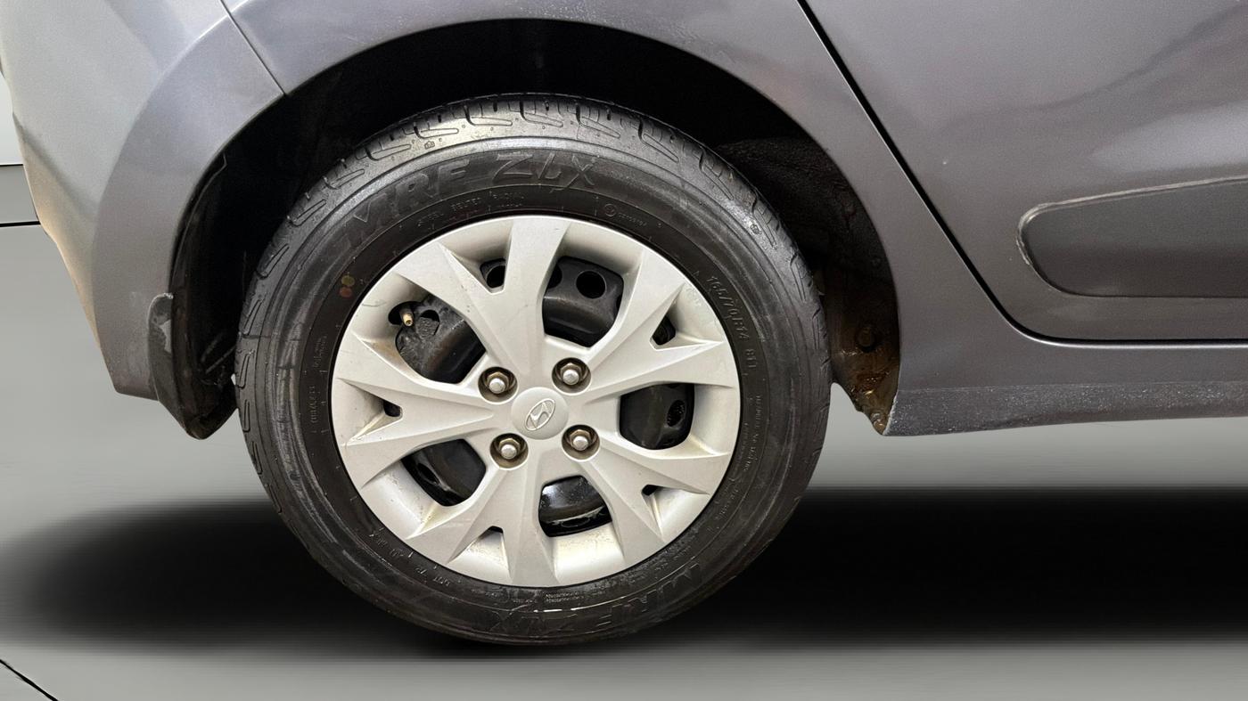 2015 Hyundai Grand i10 SPORTZ 1.2 KAPPA VTVT, Petrol, Manual, 59,259 km, Right Rear Wheel