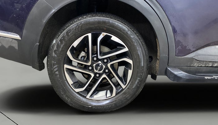 2022 KIA CARENS PRESTIGE PLUS 1.4 PETROL DCT 7 STR, Petrol, Automatic, 49,964 km, Right Rear Wheel