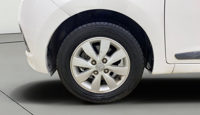 2016 Hyundai Xcent SX 1.2, Petrol, Manual, 1,12,065 km, Left Front Wheel