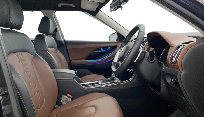 2022 Hyundai ALCAZAR 2.0 SIGNATURE (O) AT 6STR, CNG, Automatic, 32,844 km, Right Side Front Door Cabin