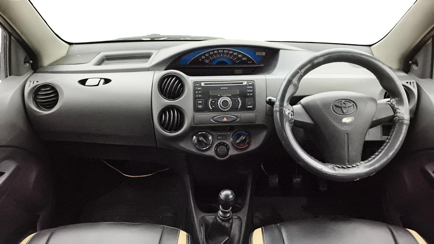 2013 Toyota Etios Liva GD, Diesel, Manual, 1,19,066 km, Dashboard