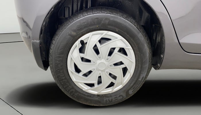 2016 Maruti Swift VXI, Petrol, Manual, 57,190 km, Right Rear Wheel