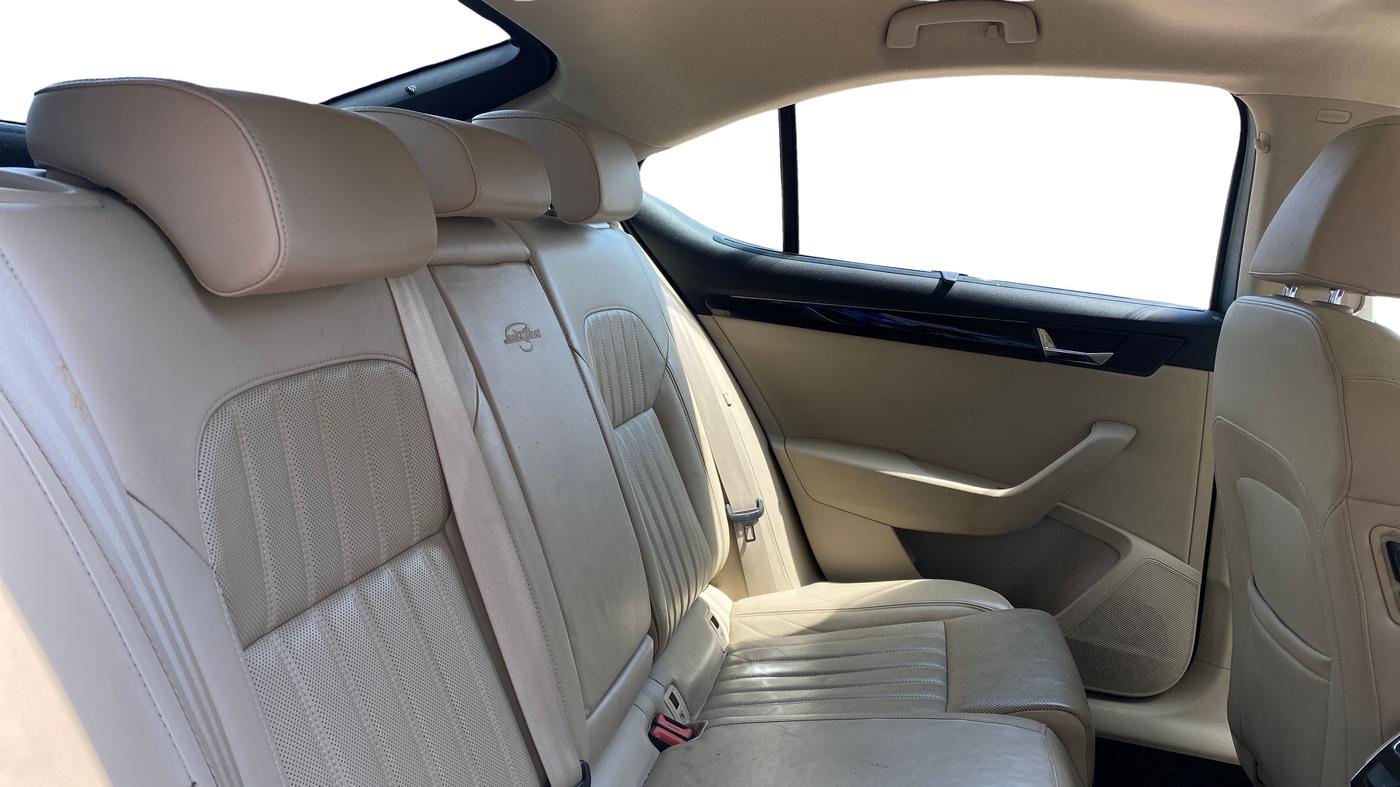 2017 Skoda Superb L&K 1.8 TSI AT, Petrol, Automatic, 42,342 km, Right Side Rear Door Cabin