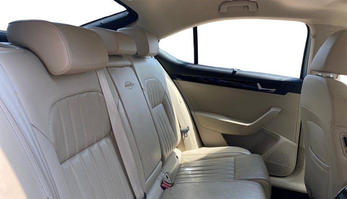 2017 Skoda Superb L&K 1.8 TSI AT, Petrol, Automatic, 42,342 km, Right Side Rear Door Cabin