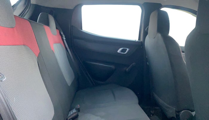 2018 Renault Kwid RXT 1.0 AMT, Petrol, Automatic, 30,142 km, Right Side Rear Door Cabin