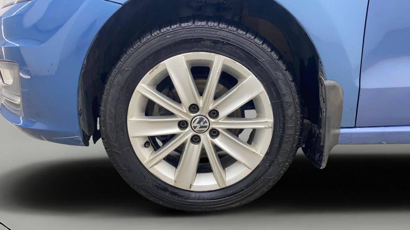 2016 Volkswagen Vento HIGHLINE 1.6 MPI, Petrol, Manual, 55,245 km, Left Front Wheel