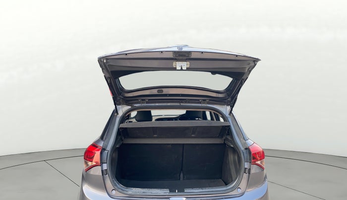 2017 Hyundai Elite i20 ASTA 1.2 (O), Petrol, Manual, 1,01,369 km, Boot Door Open