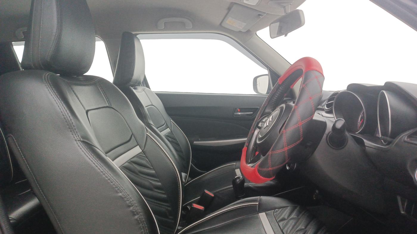 2022 Maruti Swift ZXI, Petrol, Manual, 95,968 km, Right Side Front Door Cabin