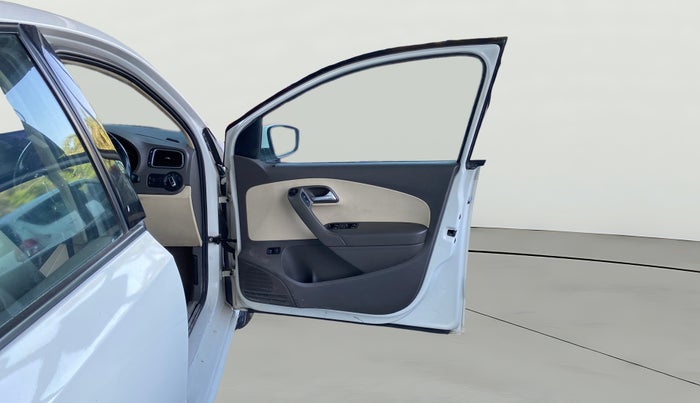 2014 Volkswagen Vento HIGHLINE PETROL AT, Petrol, Automatic, 42,796 km, RHS Front Door