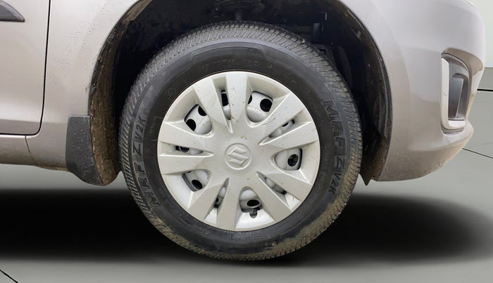 2017 Maruti Swift LXI (O), Petrol, Manual, 32,059 km, Right Front Wheel