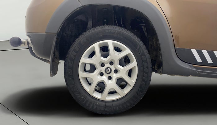 2017 Renault Duster RXL PETROL, Petrol, Manual, 57,656 km, Right Rear Wheel