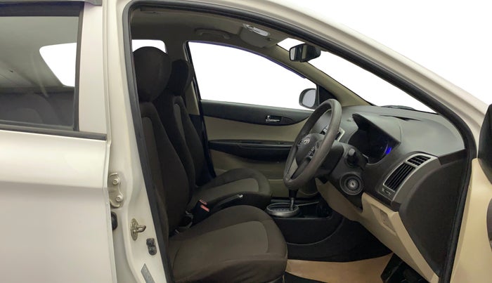 2012 Hyundai i20 SPORTZ 1.4 AT, Petrol, Automatic, 99,234 km, Right Side Front Door Cabin