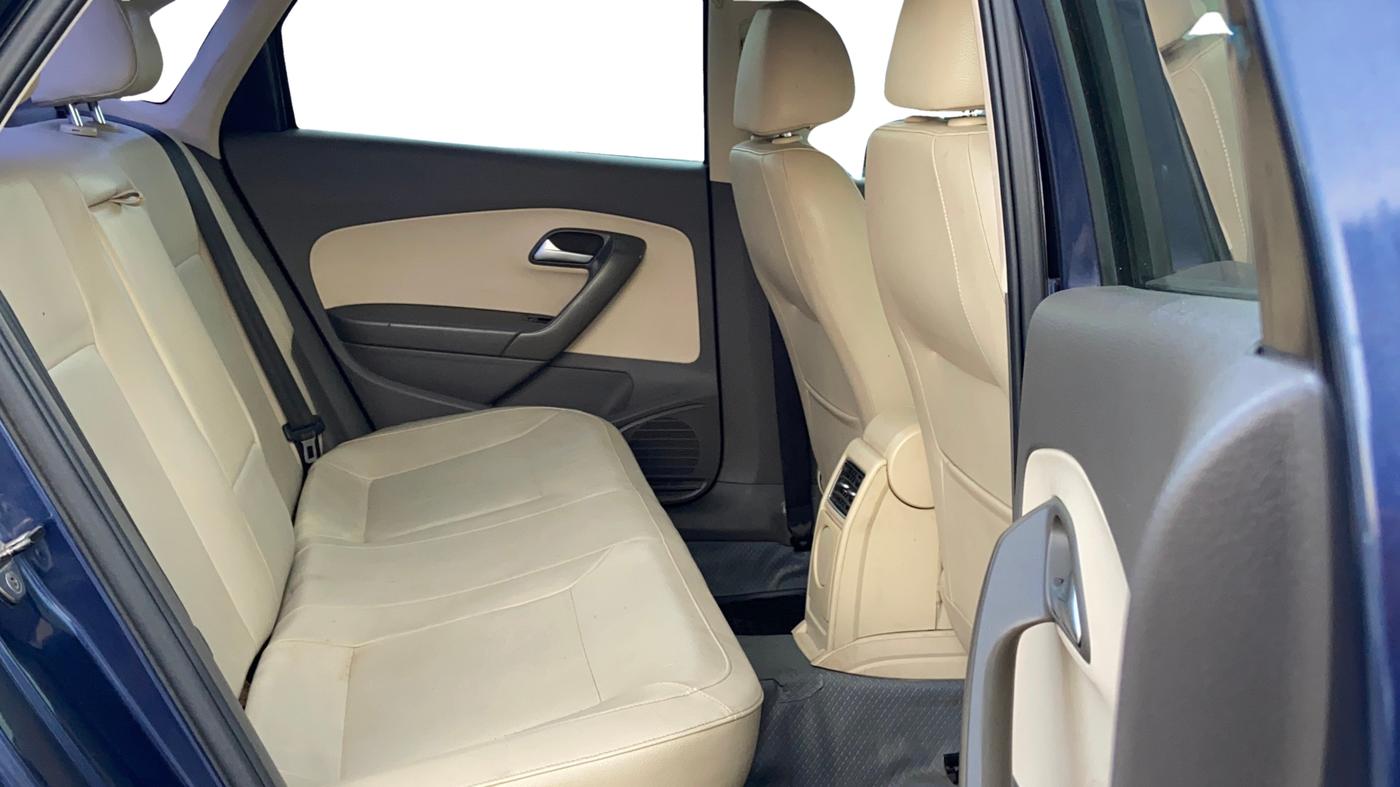 2015 Volkswagen Vento HIGHLINE DIESEL 1.5, Diesel, Manual, 1,15,467 km, Right Side Rear Door Cabin