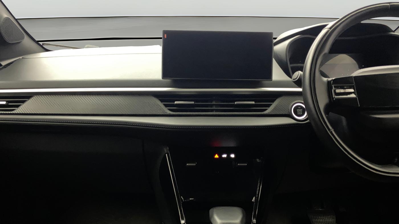 2023 Tata NEXON FEARLESS + SUNROOF DCA DUAL TONE 1.2 PETROL, Petrol, Automatic, 27,989 km, Air Conditioner