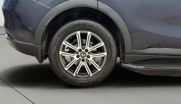 2022 Mahindra XUV700 AX 7 LUXURY P AT 7 STR, Petrol, Automatic, 20,821 km, Right Rear Wheel