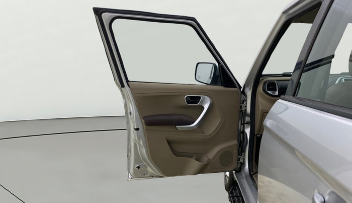 2017 Mahindra TUV300 T8, Diesel, Manual, 1,25,322 km, LHS Front Door