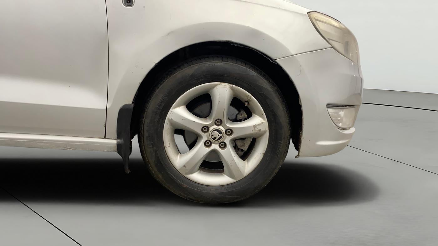 2014 Skoda Rapid ELEGANCE 1.6 TDI CR MT, Diesel, Manual, 88,423 km, Right Front Wheel