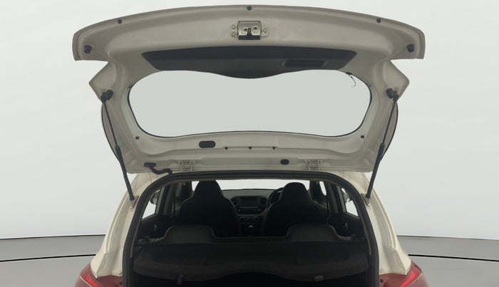 2018 Hyundai Grand i10 SPORTZ (O) AT 1.2 KAPPA VTVT, Petrol, Automatic, 37,434 km, Boot Door Open