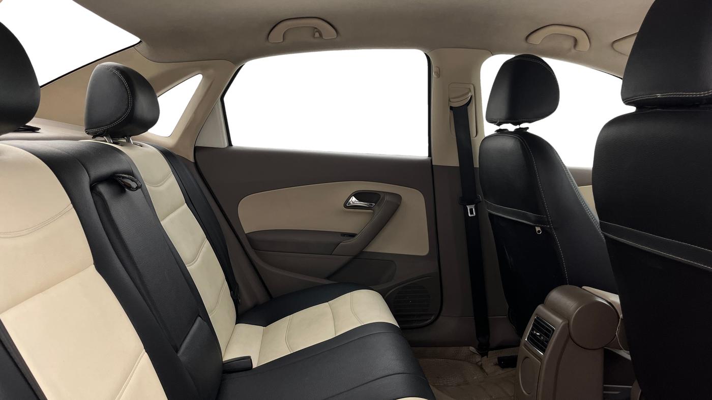 2015 Skoda Rapid AMBITION 1.6 MPI MT PLUS, Petrol, Manual, 67,754 km, Right Side Rear Door Cabin