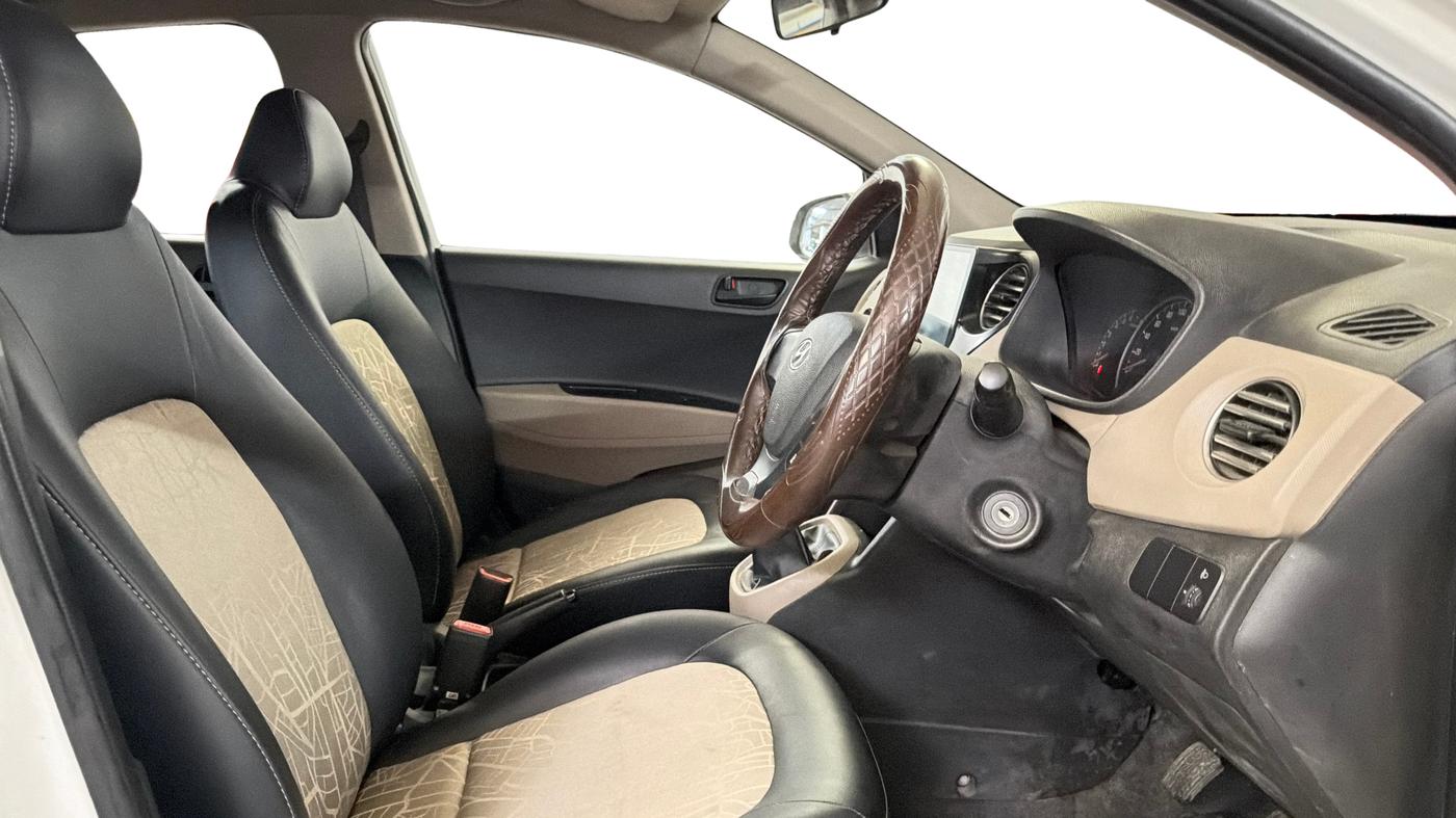 2017 Hyundai Grand i10 MAGNA 1.2 KAPPA VTVT, Petrol, Manual, 1,00,541 km, Right Side Front Door Cabin