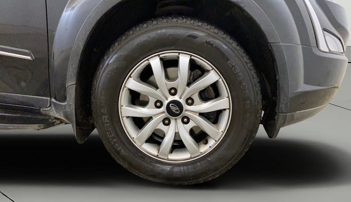 2021 Mahindra XUV500 W9 AT, Diesel, Automatic, 67,343 km, Right Front Wheel