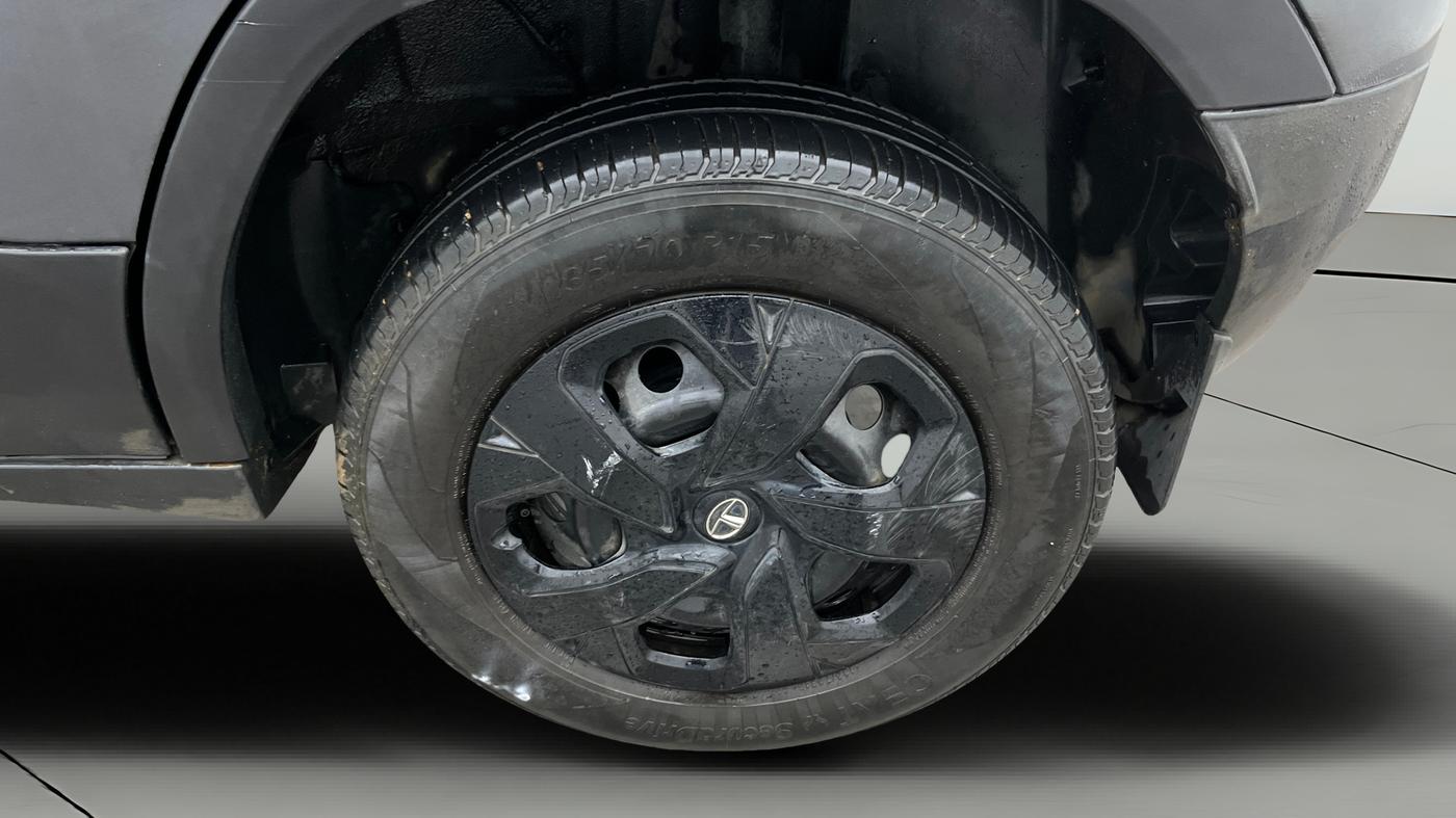 2022 Tata PUNCH ADVENTURE AMT, Petrol, Automatic, 24,678 km, Left Rear Wheel