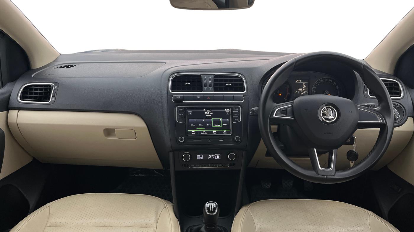 2017 Skoda Rapid 1.6 MPI STYLE PLUS MT, Petrol, Manual, 66,815 km, Dashboard